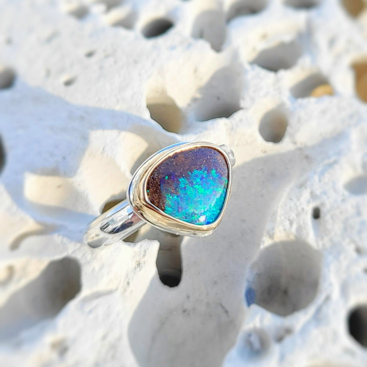 Opale Boulder d'Australie Or jaune 750 millièmes et Argent 925